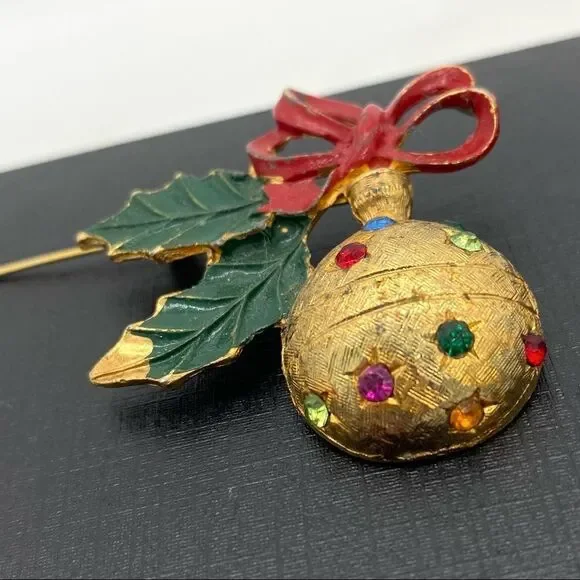 Vintage Gerry’s Christmas Ball Holiday Brooch - Picture 3 of 3